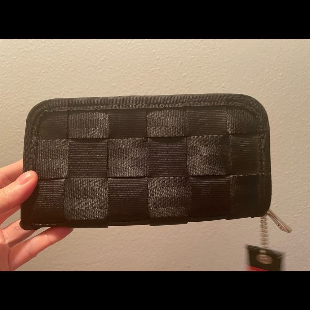 Harvey Seatbelt Classic Wallet Pre-Owned-Black
